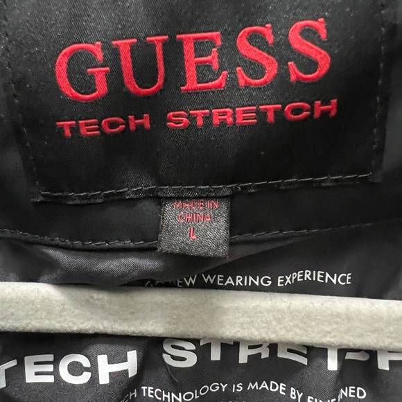 (BRAND NEW )GUESS Bomber Puffer Jacket SIZE LARGE. TECH STRETCH 2023 season - Picture 2 of 4